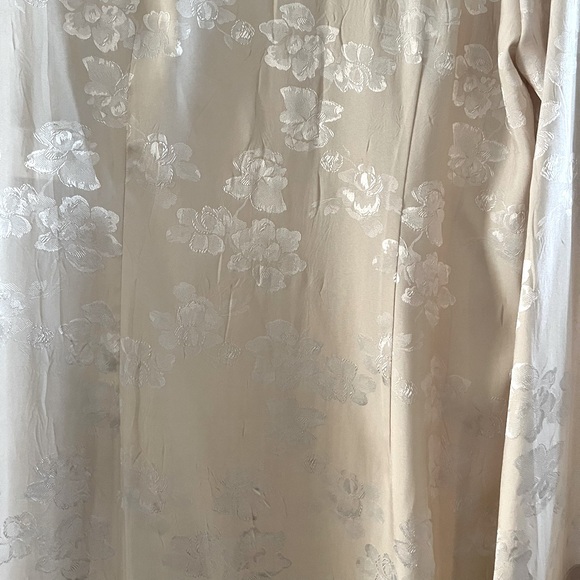 Urban outfitters cream floral shiny coverups maxi jacket size large - Picture 5 of 7